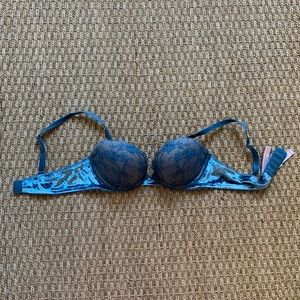 New with tags Victoria’s Secret Velvet Bra